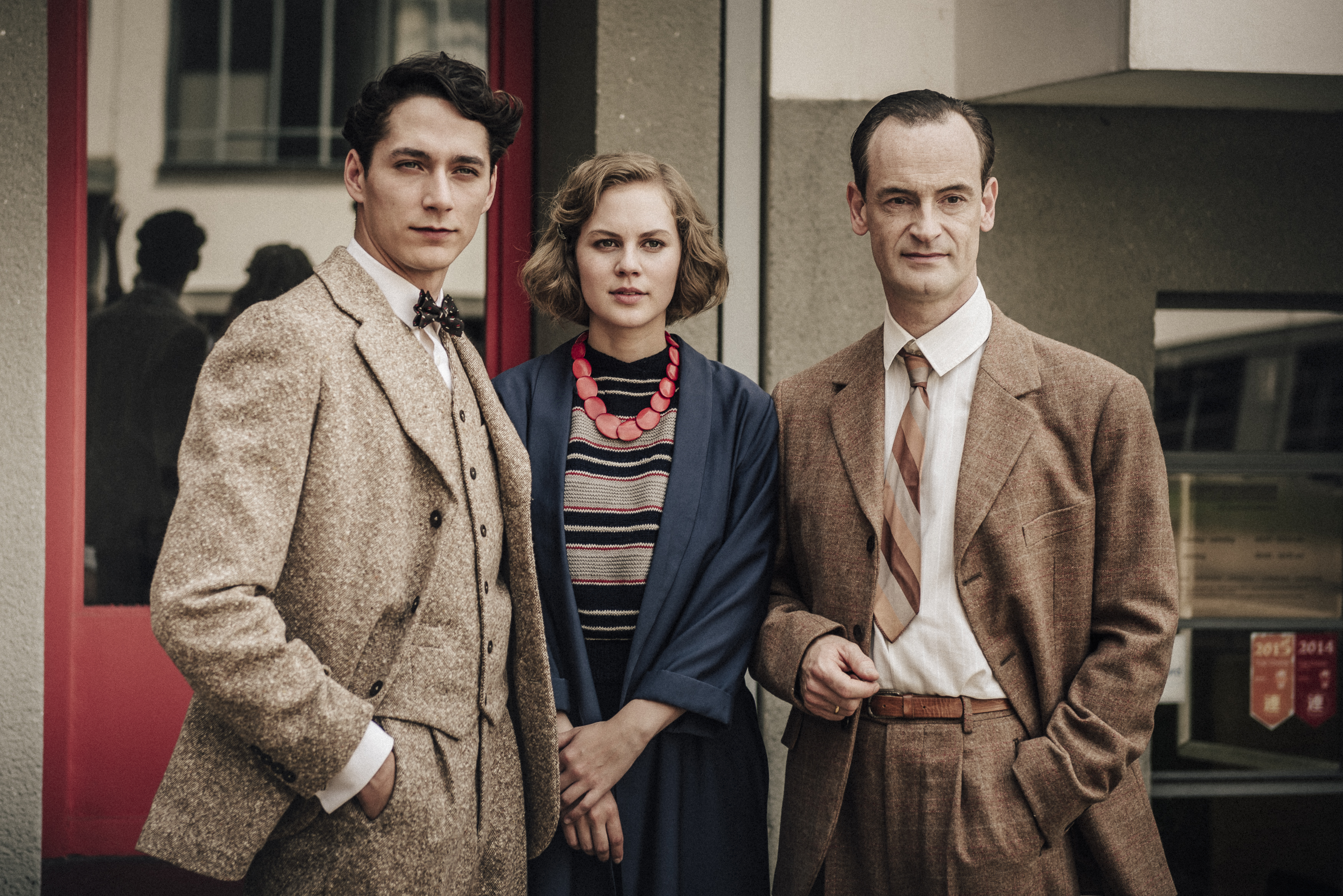 Fotocall am "Bauhaus"-Set: Noah Saavedra, Alicia von Rittberg und Jörg Hartmann