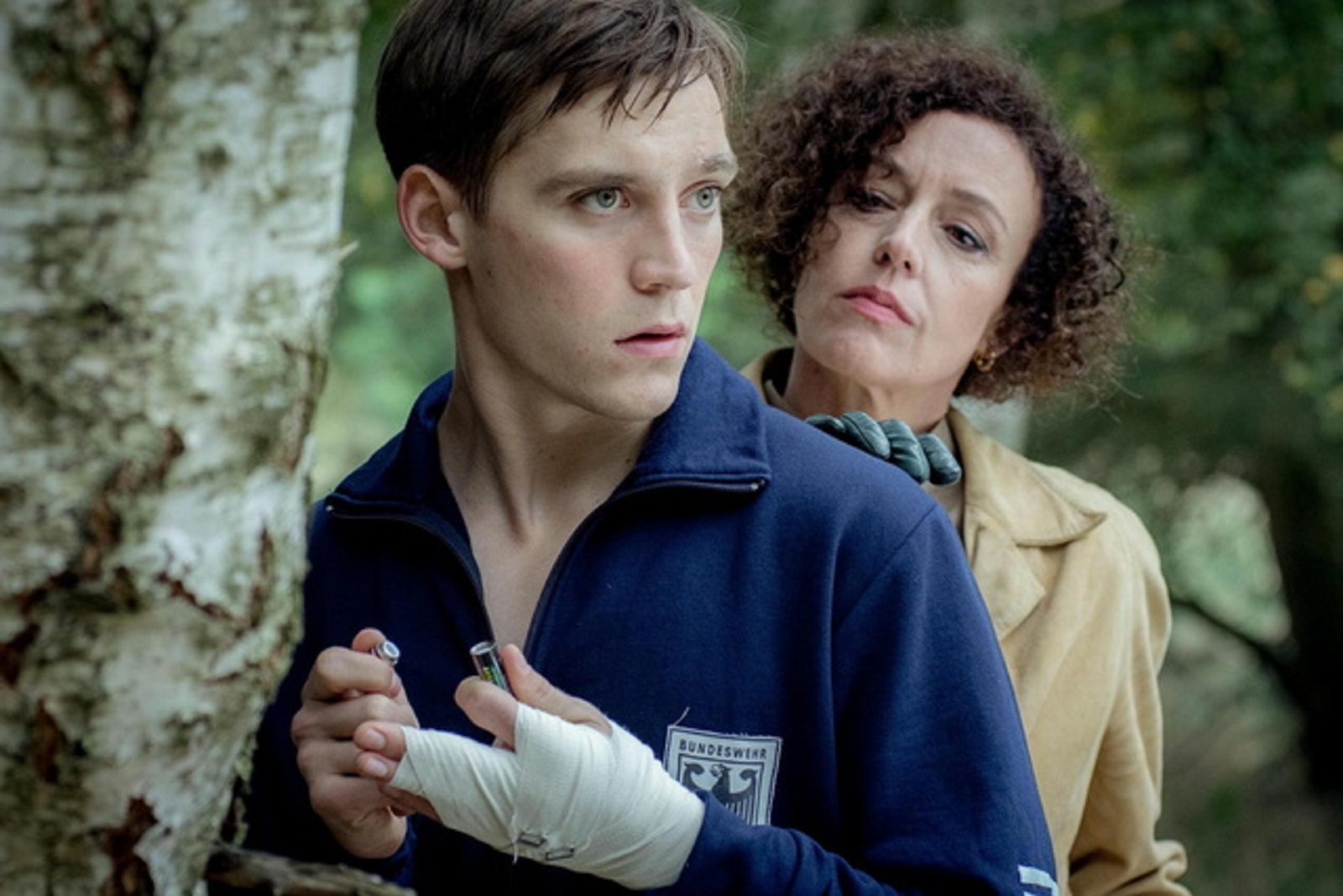 Deutschland83 - Jonas Nay und Maria Schrader