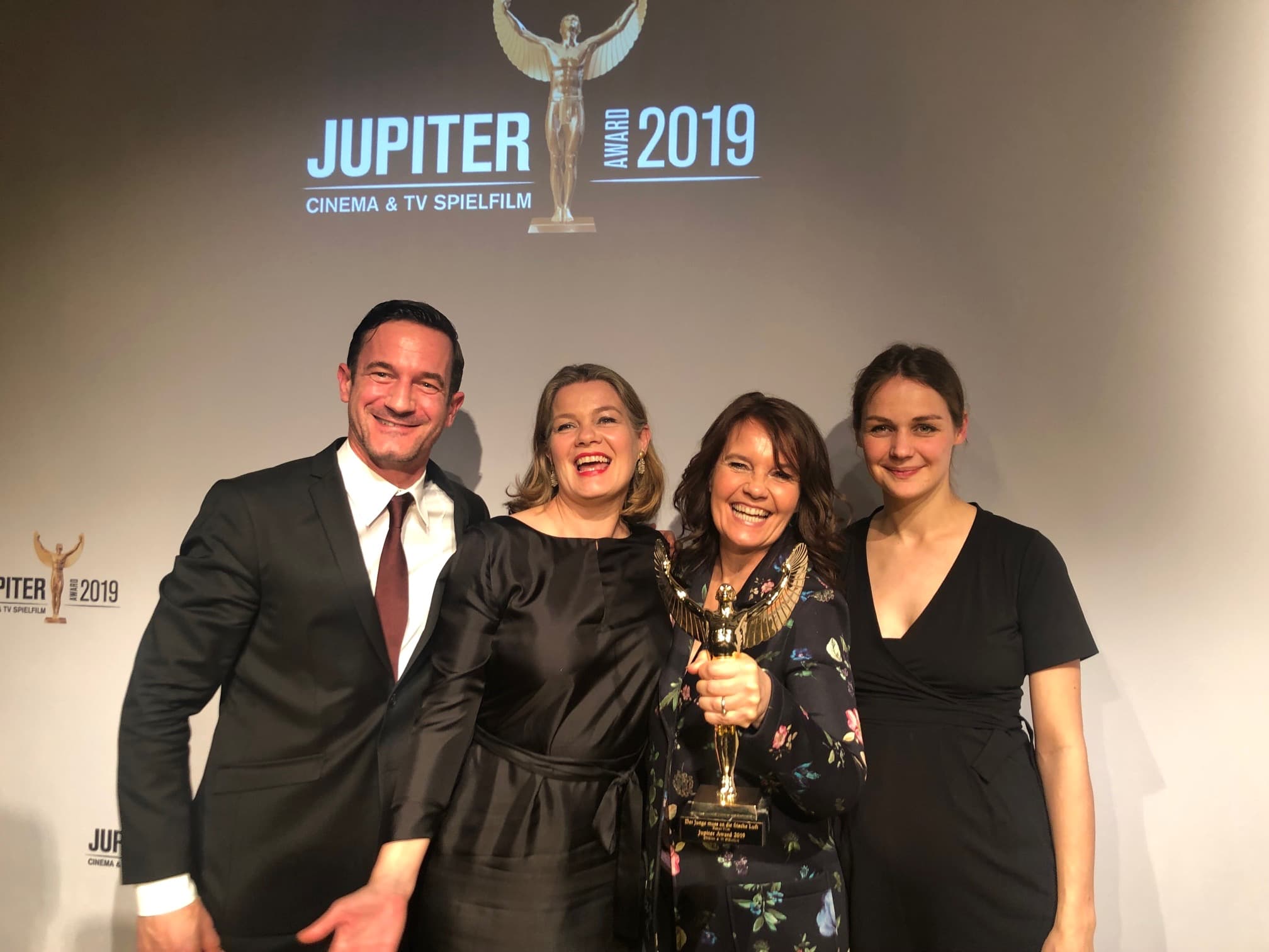 Soenke Moehring, Steffi Ackermann, Caroline Link und Luise Heyer mit dem Jupiter Award 2019