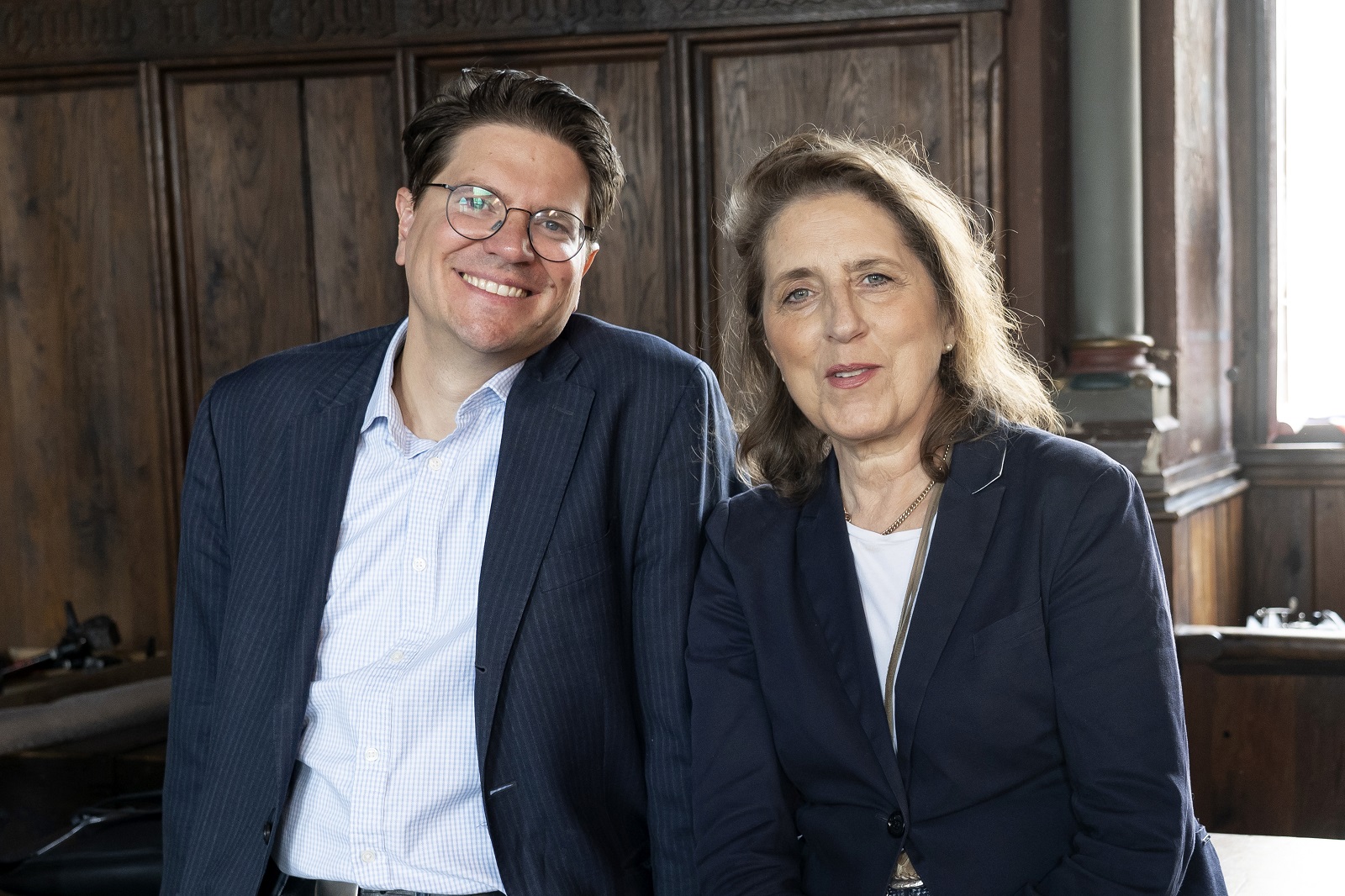 Produzent Benjamin Benedict mit Petra Müller (Filmstiftung NRW) am "UWJ"-Set