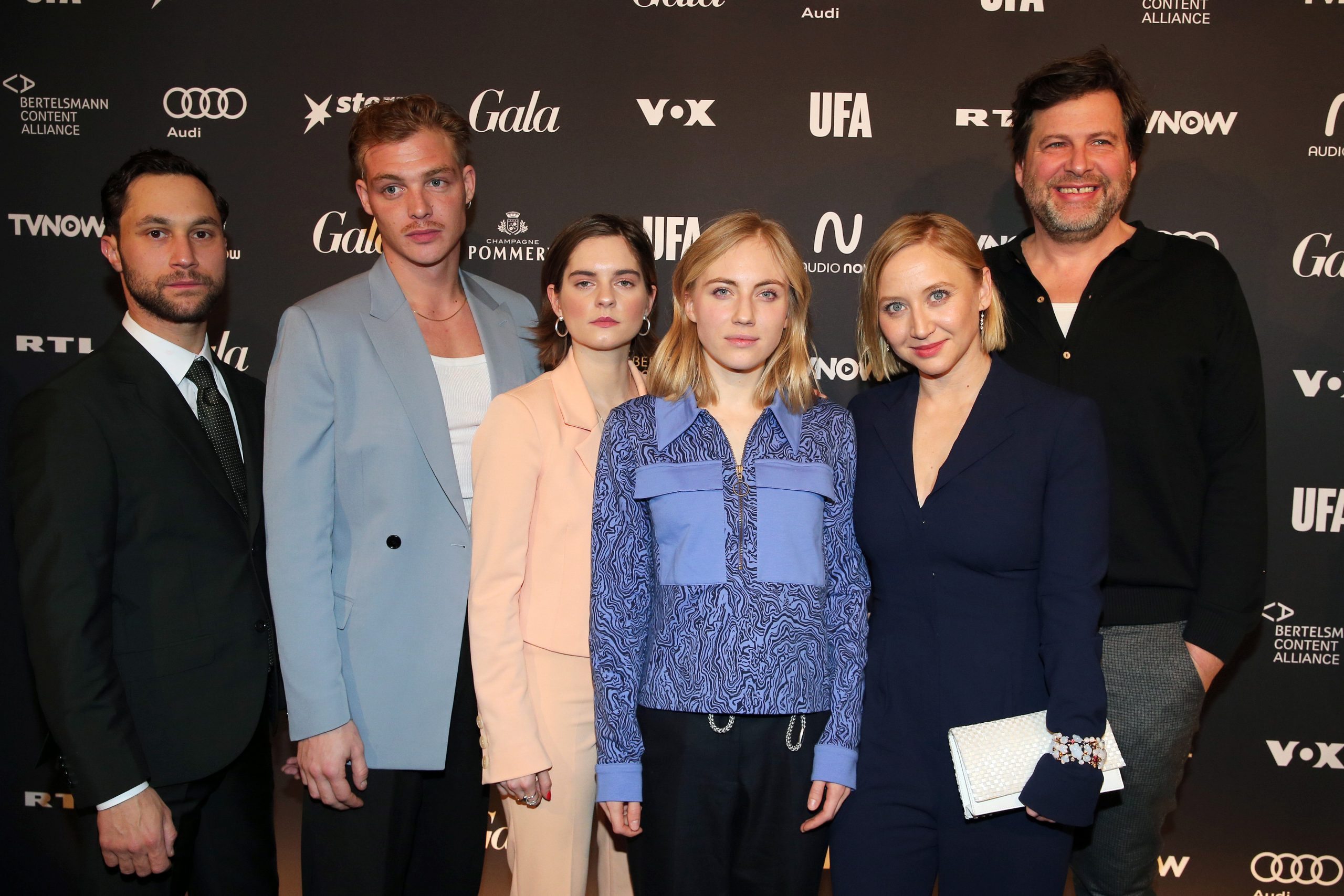 v.l.n.r.: Ludwig Trepte, David Schütter, Vanessa Loibl, Elisa Schlott, Anna Maria Mühe und Hans-Jochen Wagner („Unsere wunderbaren Jahre“-Cast)