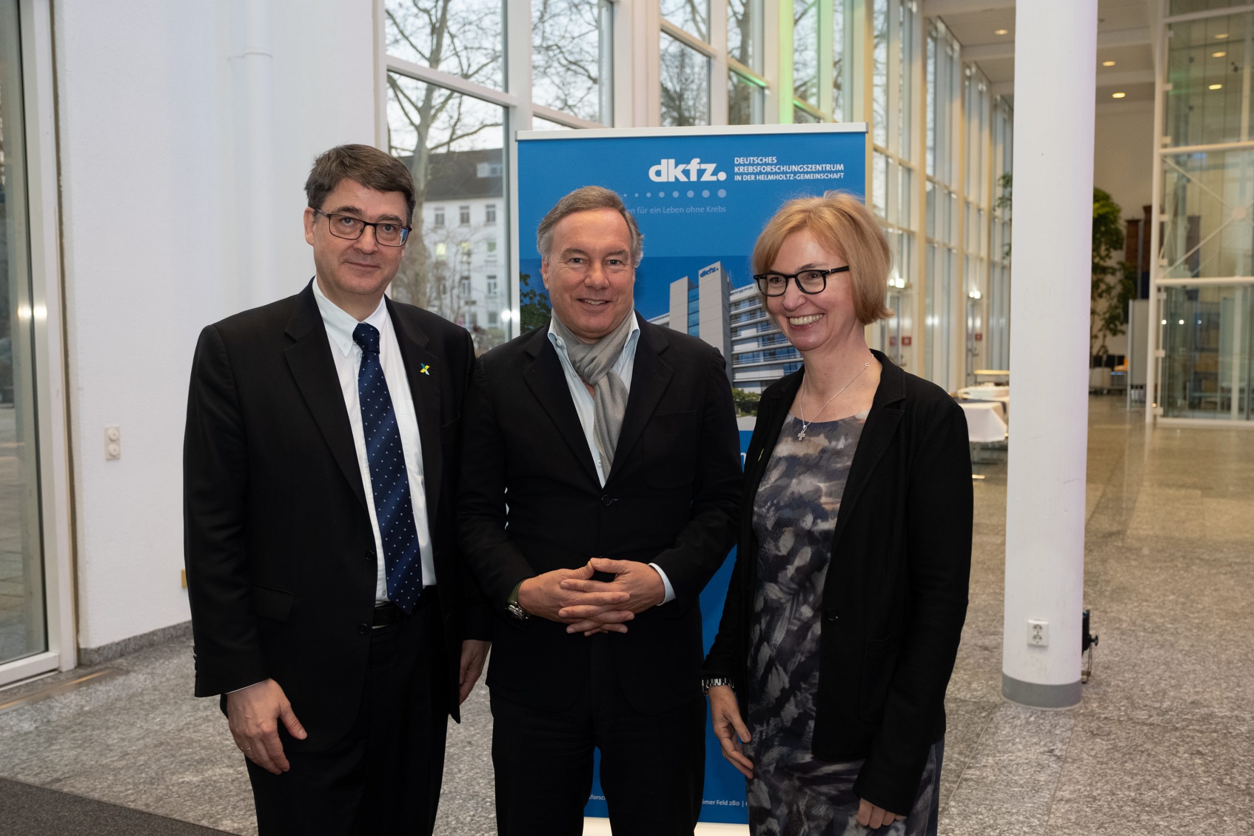 DKFZ-Vorstand Prof. Dr. med. Michael Baumann, Nico Hofmann und Ursula Weyrich