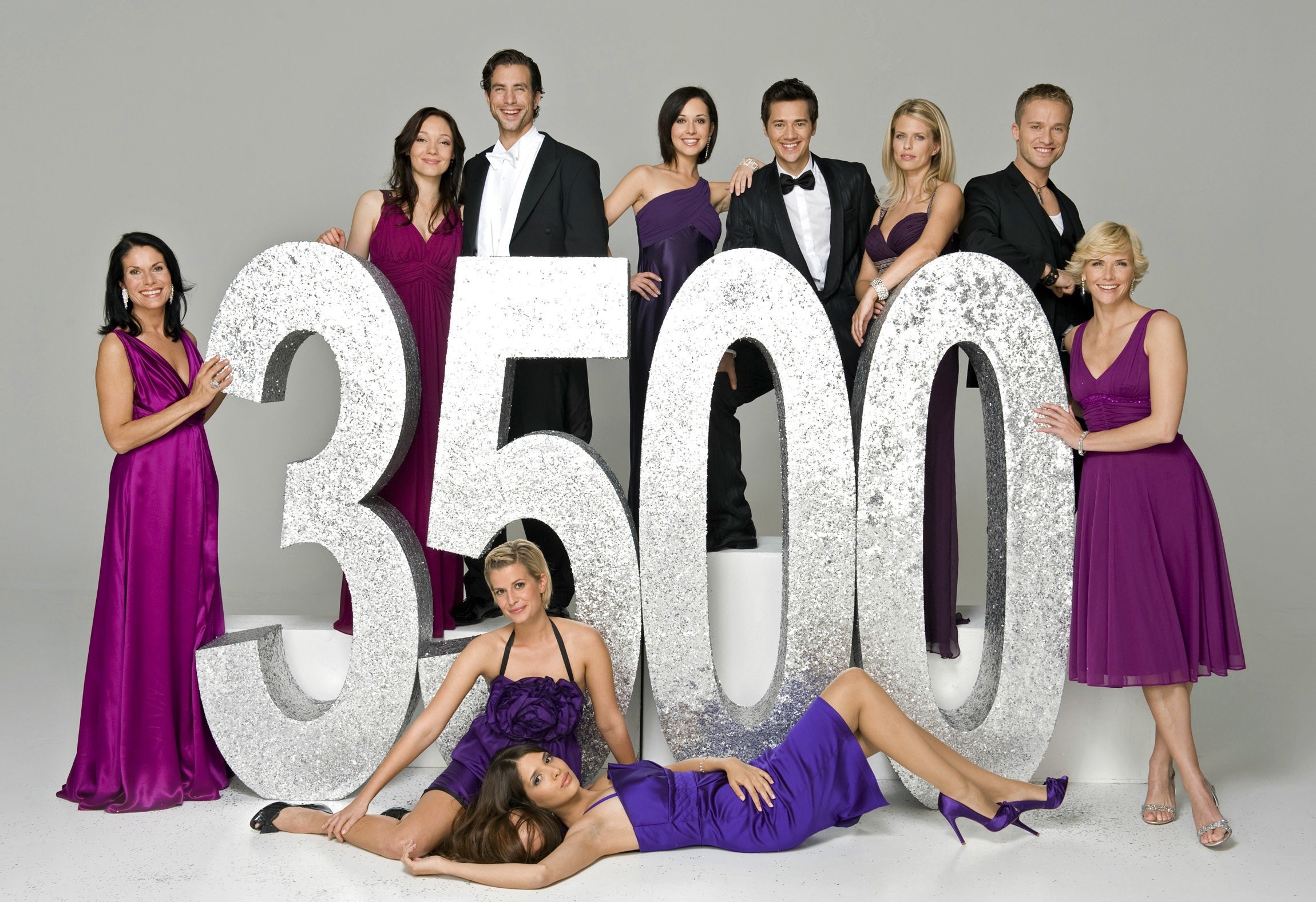 Der Hauptcast zur 3500. Folge. Insgesamt wurden 4664 Folgen "Verbotene Liebe" produziert und ausgestrahlt.