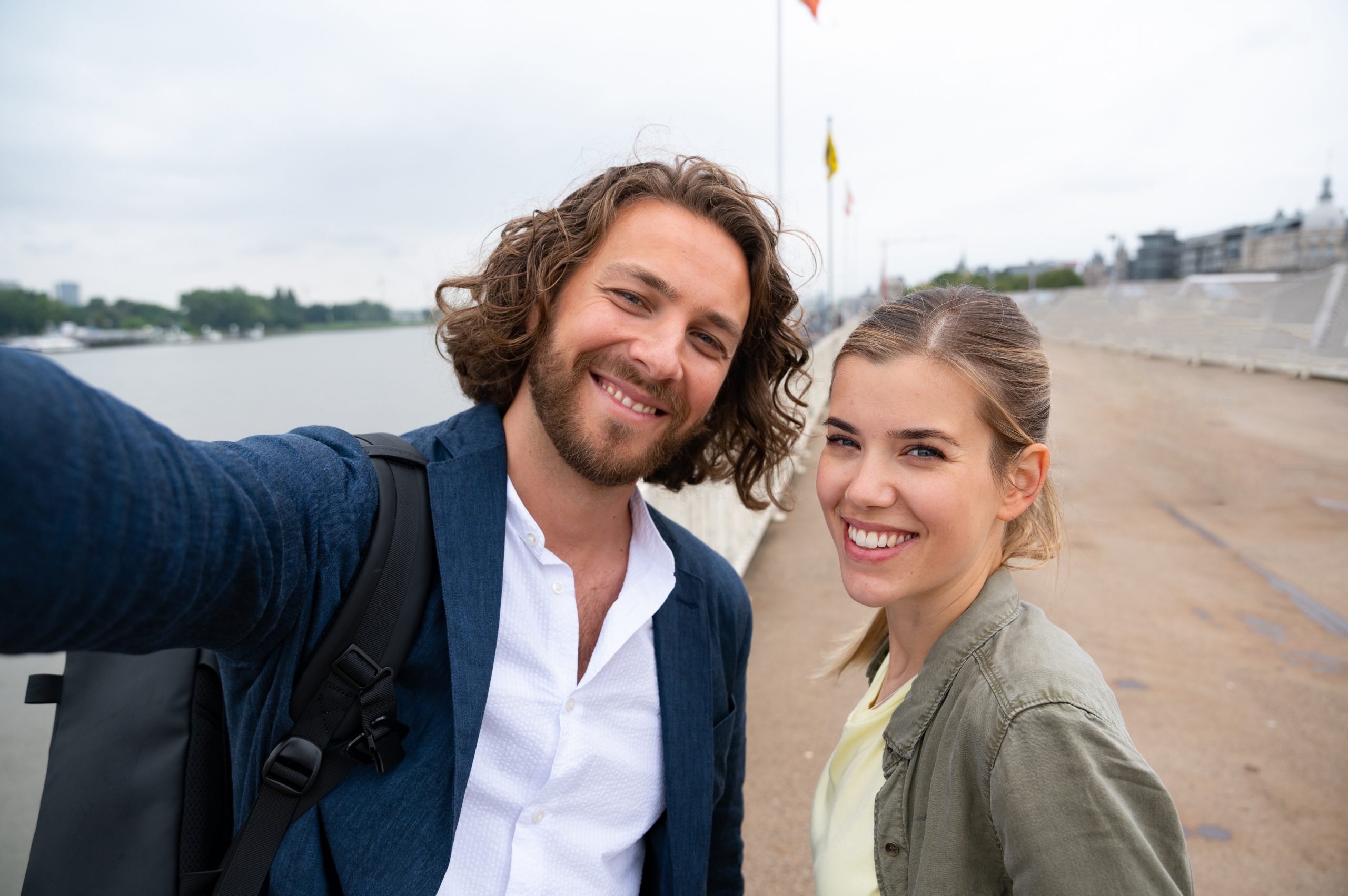 Alexander (Frederik Götz) und Josefin (Sina Zadra)