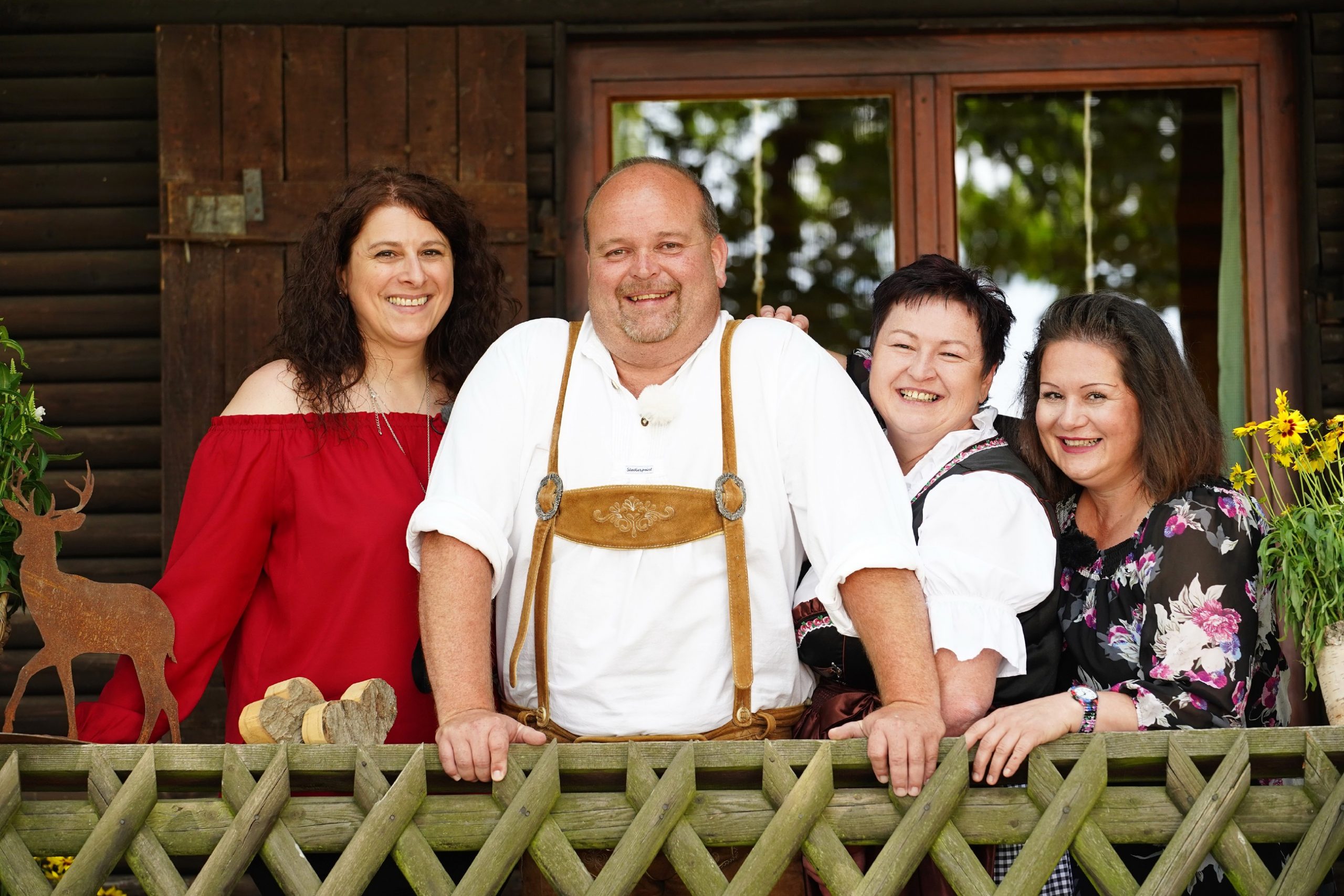 Thomas K. (42) mit (v.l.) Bianca (45), Petra (49) und Suzana (50) 