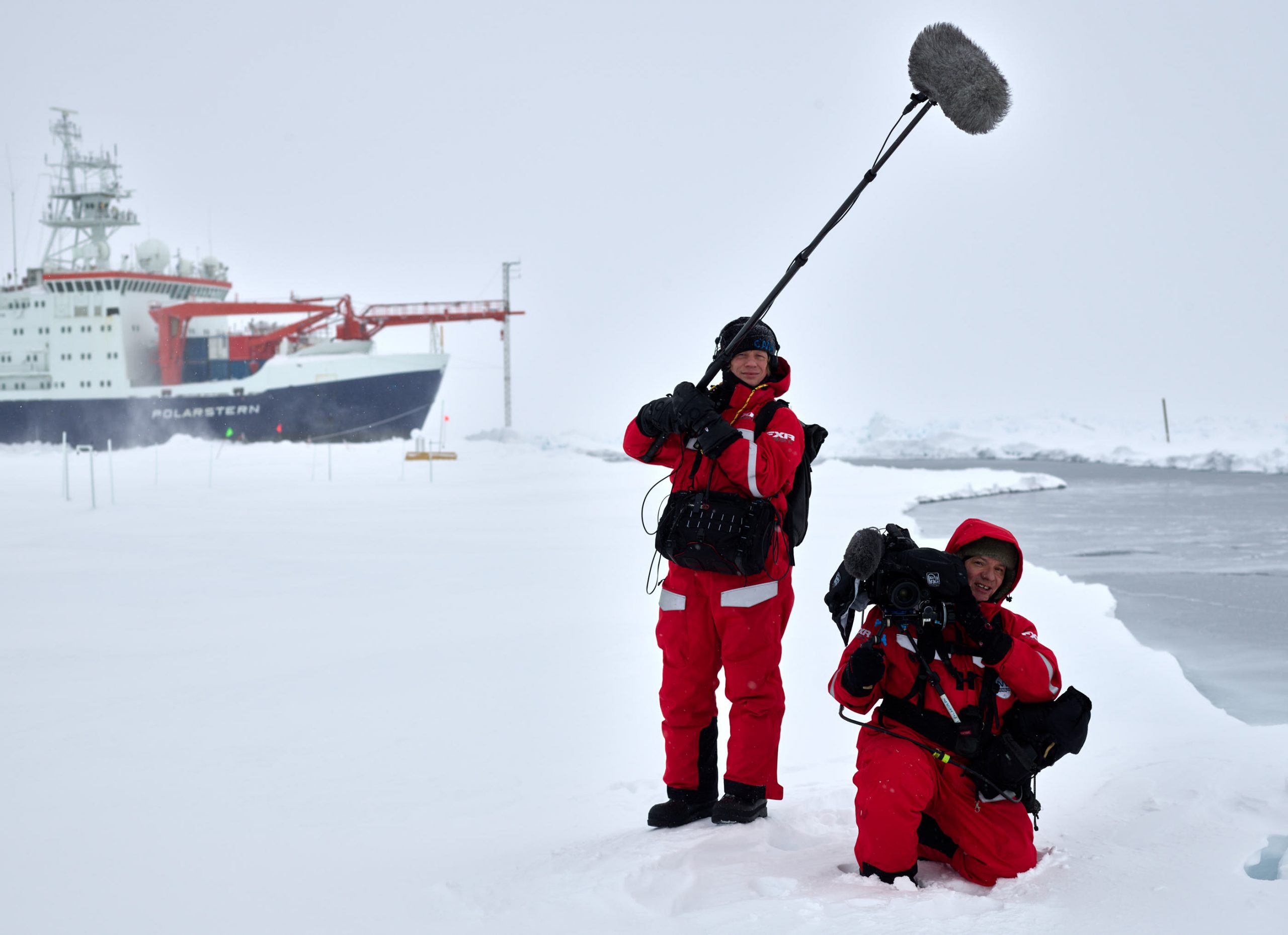 Dieter Stürmer & Manuel Ernst, das UFA Show & Factual Kamerateam von Abschnitt 3, beim Dreh in der Arktis