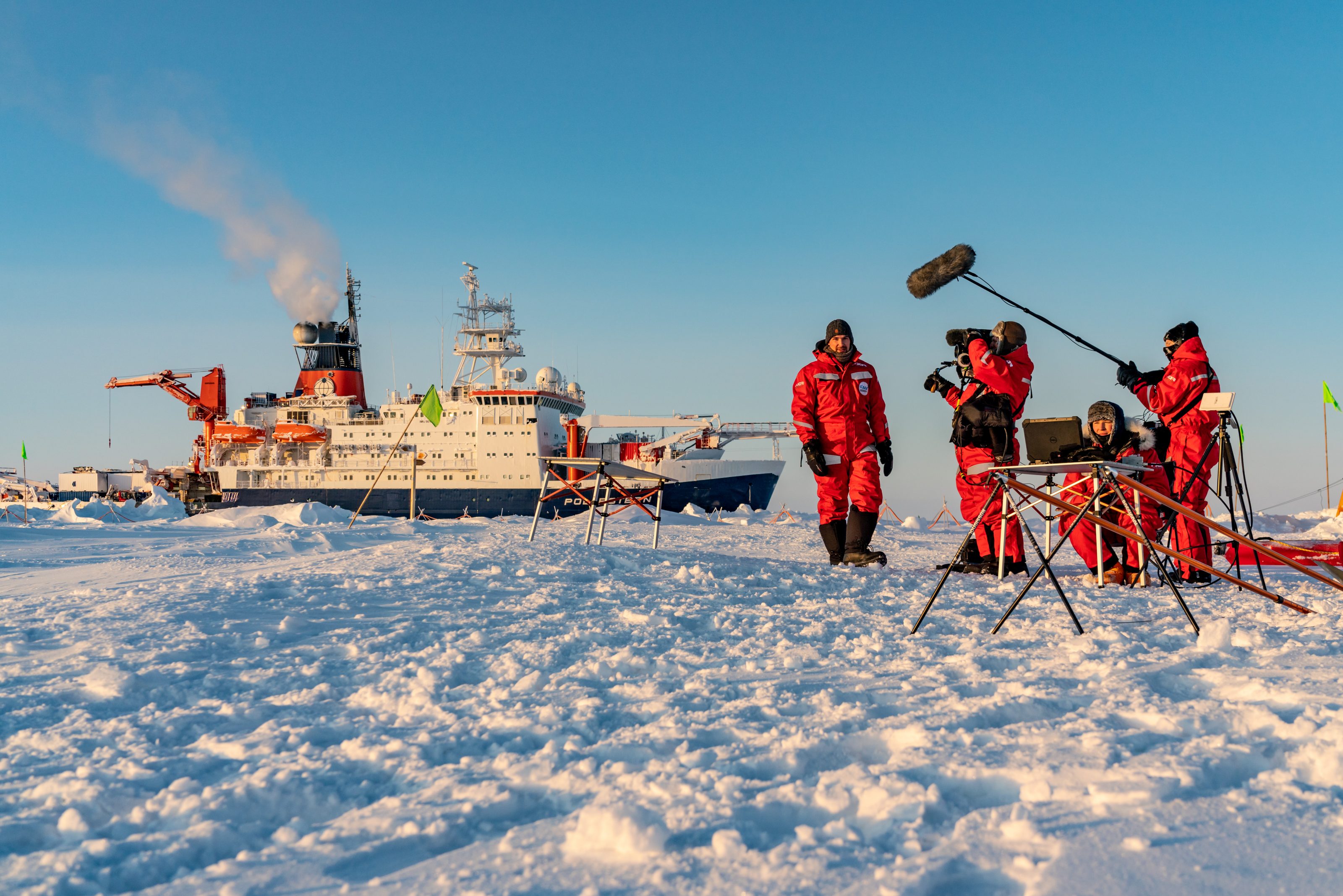 Das UFA-Kamerateam von Abschnitt 3, Dieter Stürmer, Manuel Ernst, Doktorantin Gina Jozef und Meteorologe Robert Hausen. Foto © Christian R. Rohleder, CC BY-SA 3.0 DE