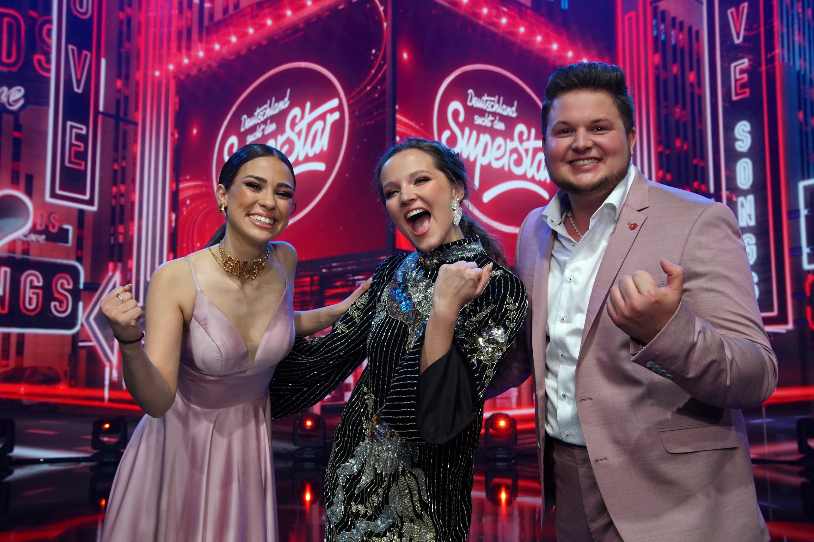 Die Finalist:innen: Melissa Mantzoukis (l.), Amber van den Elzen und Harry Marcello Laffontien. Auf dem Foto fehlt aus Jugendschutzgründen Gianni Laffontien.