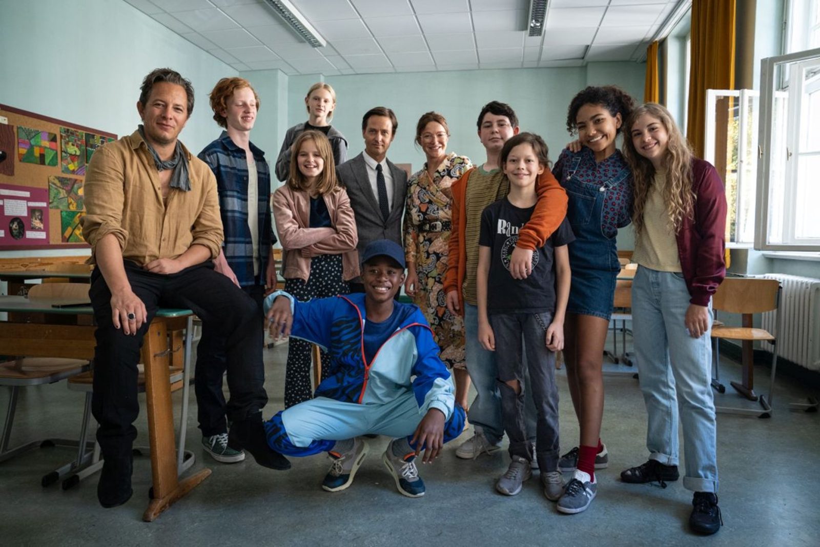 Trystan Pütter, Leander Schumann, Franka Roche, Holly Schiek, Tom Schilling, Aaron Sansi, Hannah Herzsprung, Morten Völlger, Wanja Valentin Kube, Lovena Börschmann Ziegler, Leni Deschner © LEONINE Studios/ UFA Fiction 2022/ Stephanie Kulbach