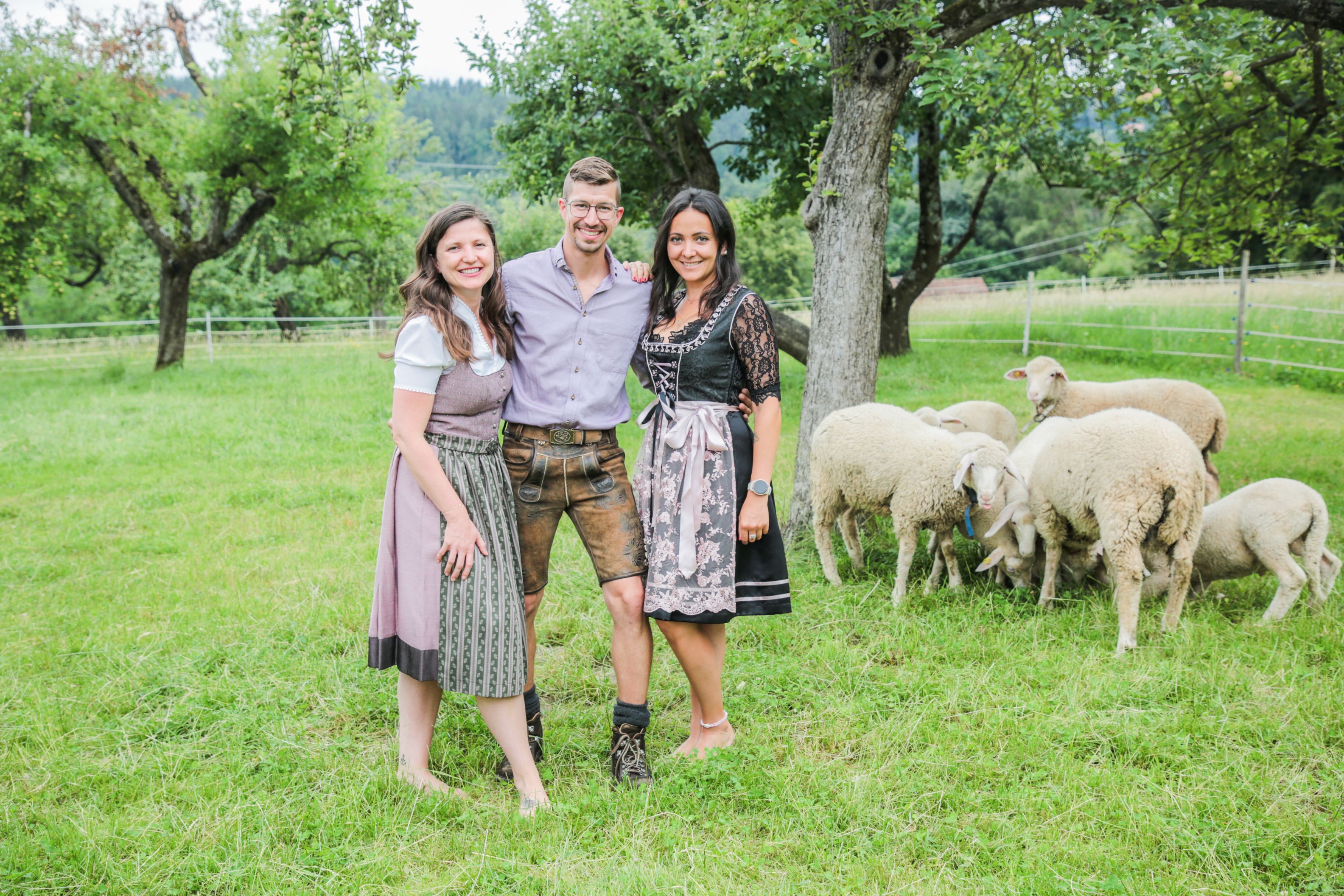 Elena (38), Schafbauer Robert (30) und Dominique (30)