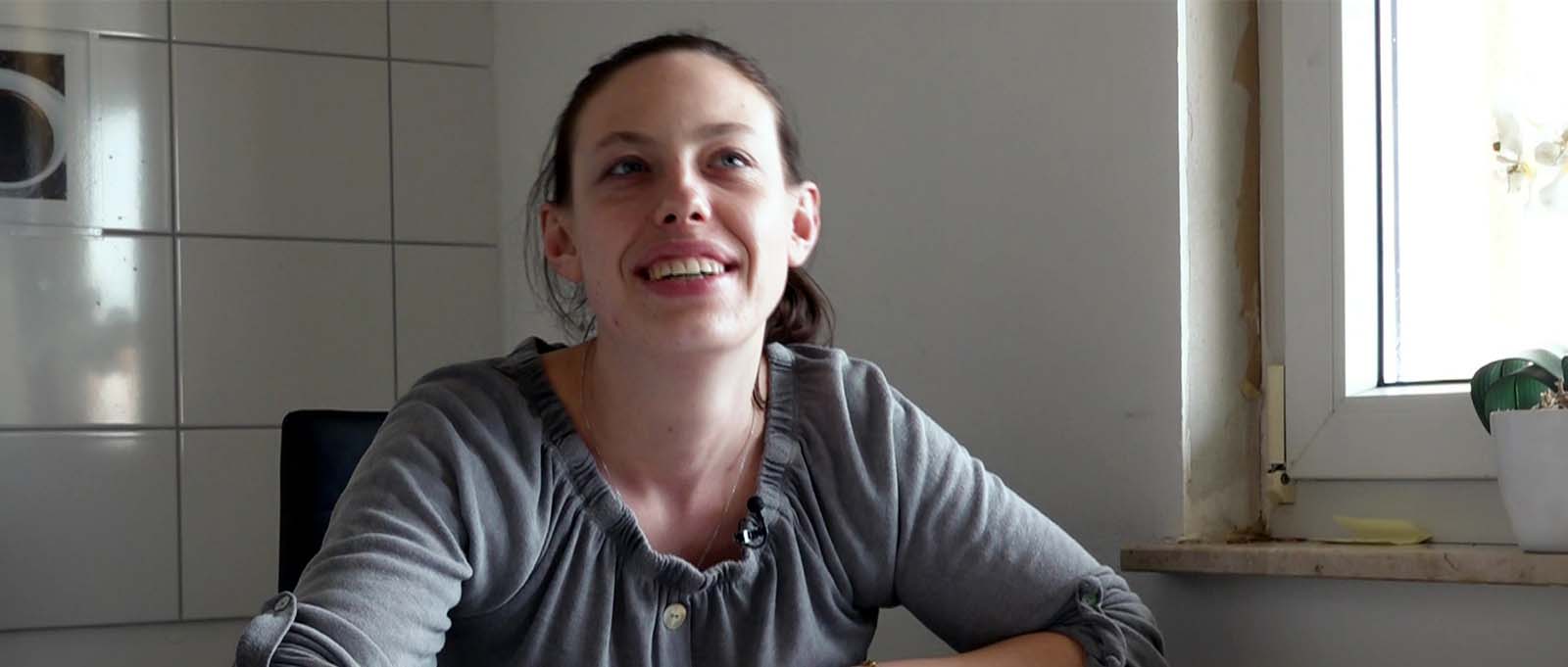 Für die 26-jährige Janine geht derweil ein Traum in Erfüllung. Sie kann ihre Ausbildung an der Make-up-Schule in Frankfurt beginnen