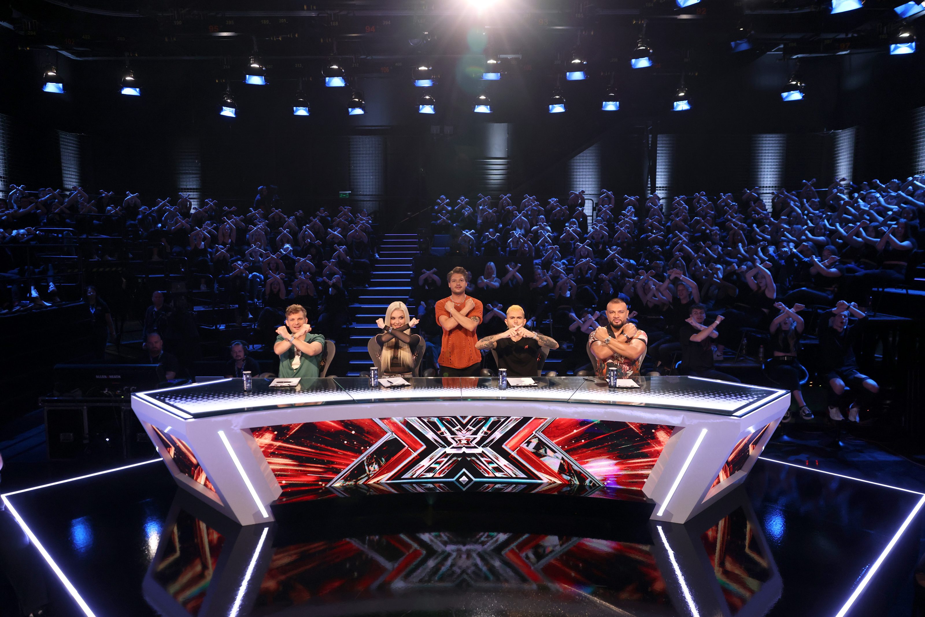 Die Jury der 11. Staffel von "X-Faktor" aus Ungarn mit Moderator Bence Istenes