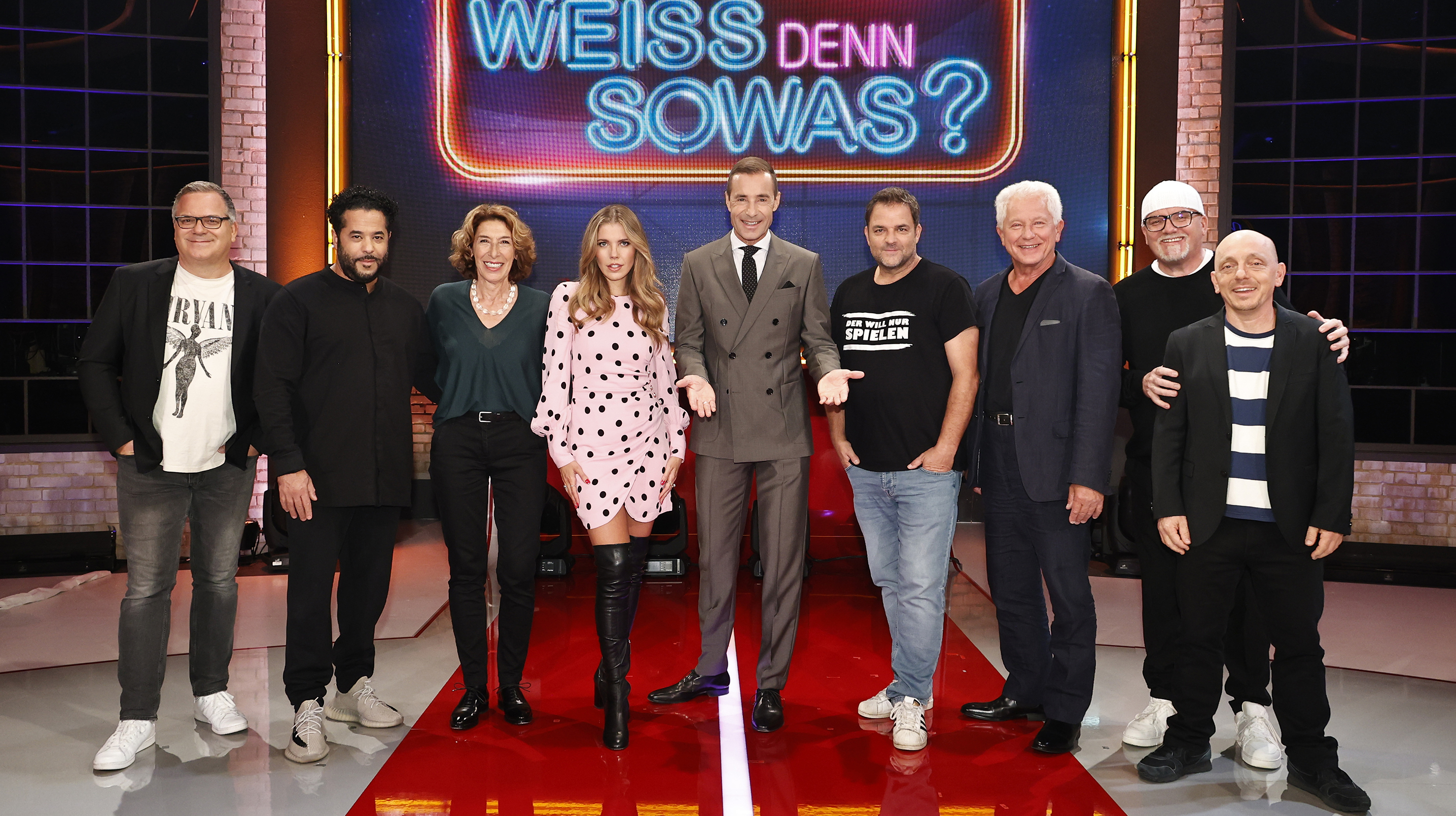 (v.l.n.r.): Elton, Adel Tawil, Adele Neuhauser, Victoria Swarovski, Kai Pflaume, Martin Rütter, Miroslav Nemec, DJ Ötzi und Bernhard Hoecker
