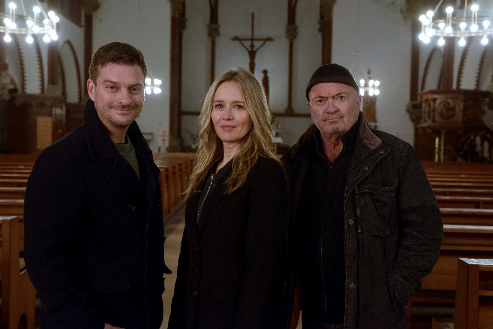 Dreharbeiten zum neuen Fall UND VERGIB IHNEN IHRE SCHULD (AT): v.l.n.r. Sebastian Klöckner (Matthi Faust), Linett Wachow (Stefanie Stappenbeck), Otto Garber (Florian Martens)