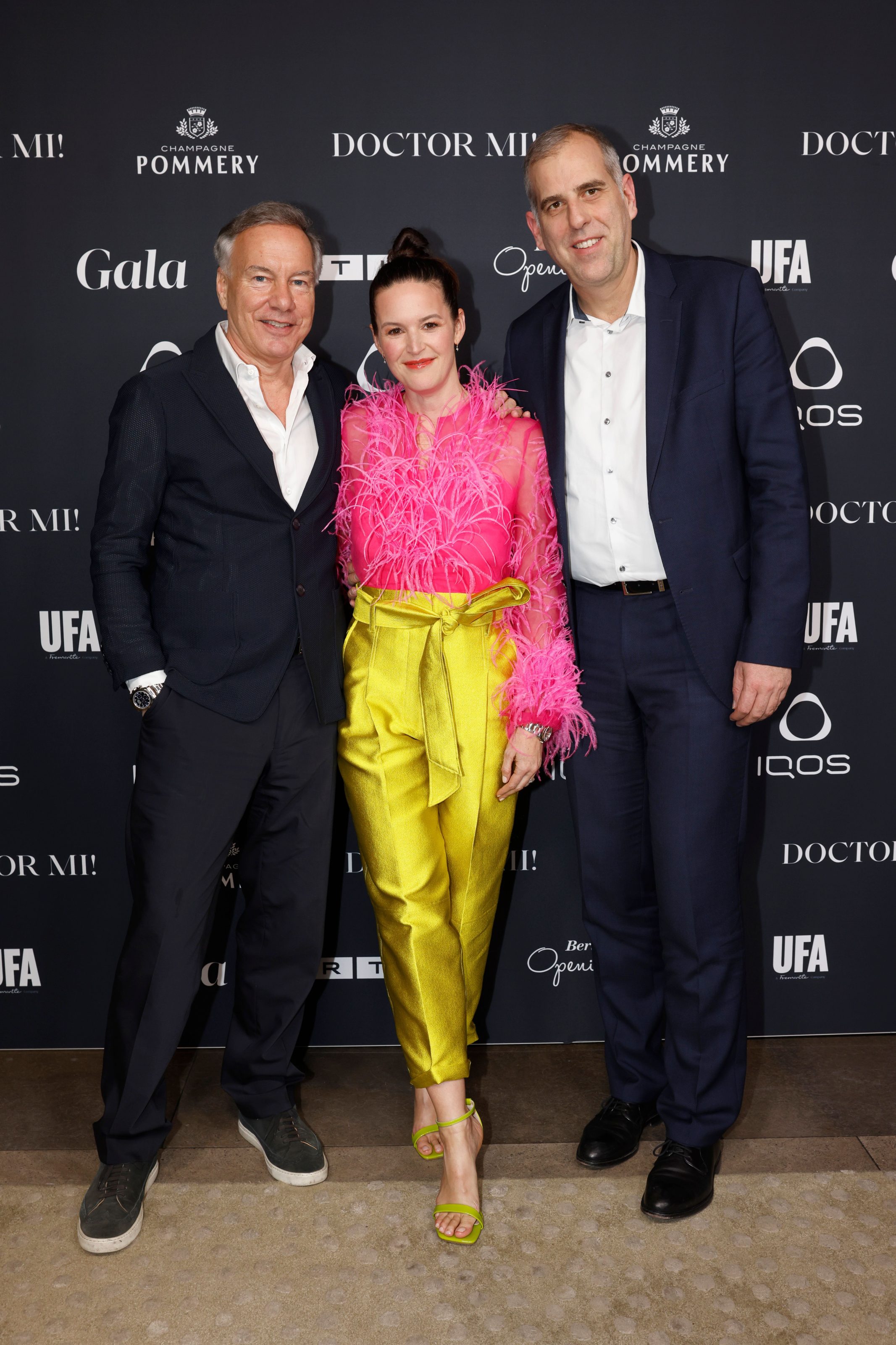 V.l.n.r.: Nico Hofmann (CEO UFA), Doris Brückner (Chefredakteurin GALA) und Stephan Schmitter (Geschäftsführer RTL) nehmen  am 16. Februar 2023 an der Berlin Opening Night 2023 anlässlich der 73. Internationalen Filmfestspiele Berlinale im Hotel Das Stue teil 