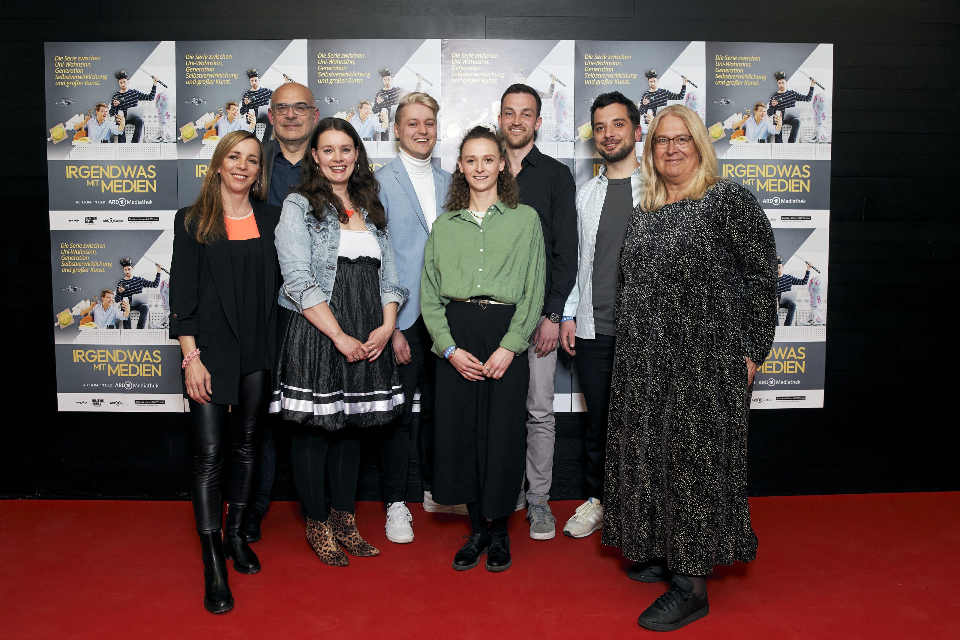 V.l.n.r. Claudia Danne (Producerin UFA Serial Drama), Joachim Kosack (Geschäftsführer UFA und UFA Serial Drama), Helga Löbel (Produzentin UFA Serial Drama), Mirko Muhshoff (Autor, Regisseur & Rolle Lennart), Barbara Butscher (Redakteurin MDR), Jano Kaltenbach (Autor, Regisseur & Rolle Simon), Roman Twork (Redaktionsleiter MDR), Jana Brandt (Programmdirektorin MDR) 