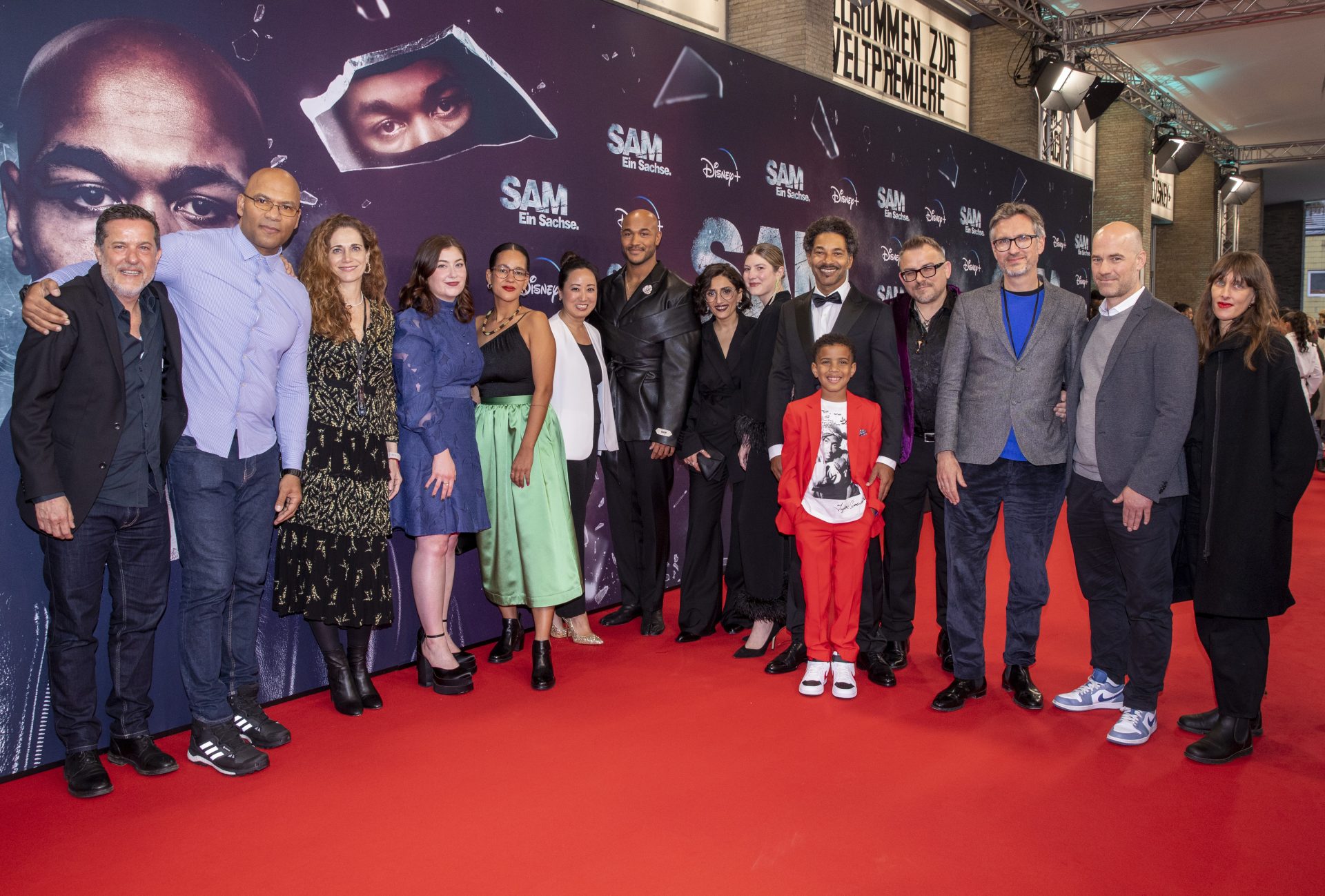 SAM EIN SACHSE Weltpremiere in Berlin begeistert Zuschauerinnen UFA