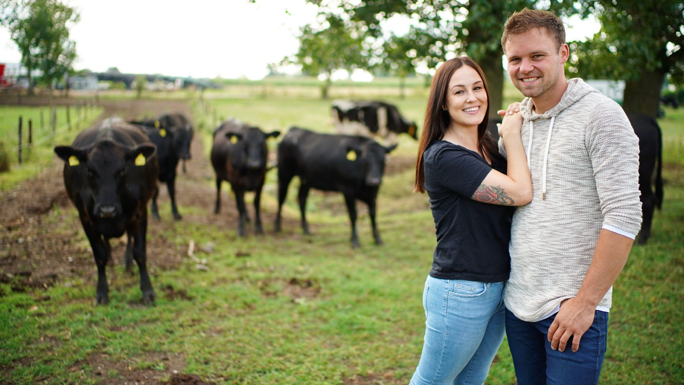 Milchbauer André aus Nordrhein-Westfalen und Julia