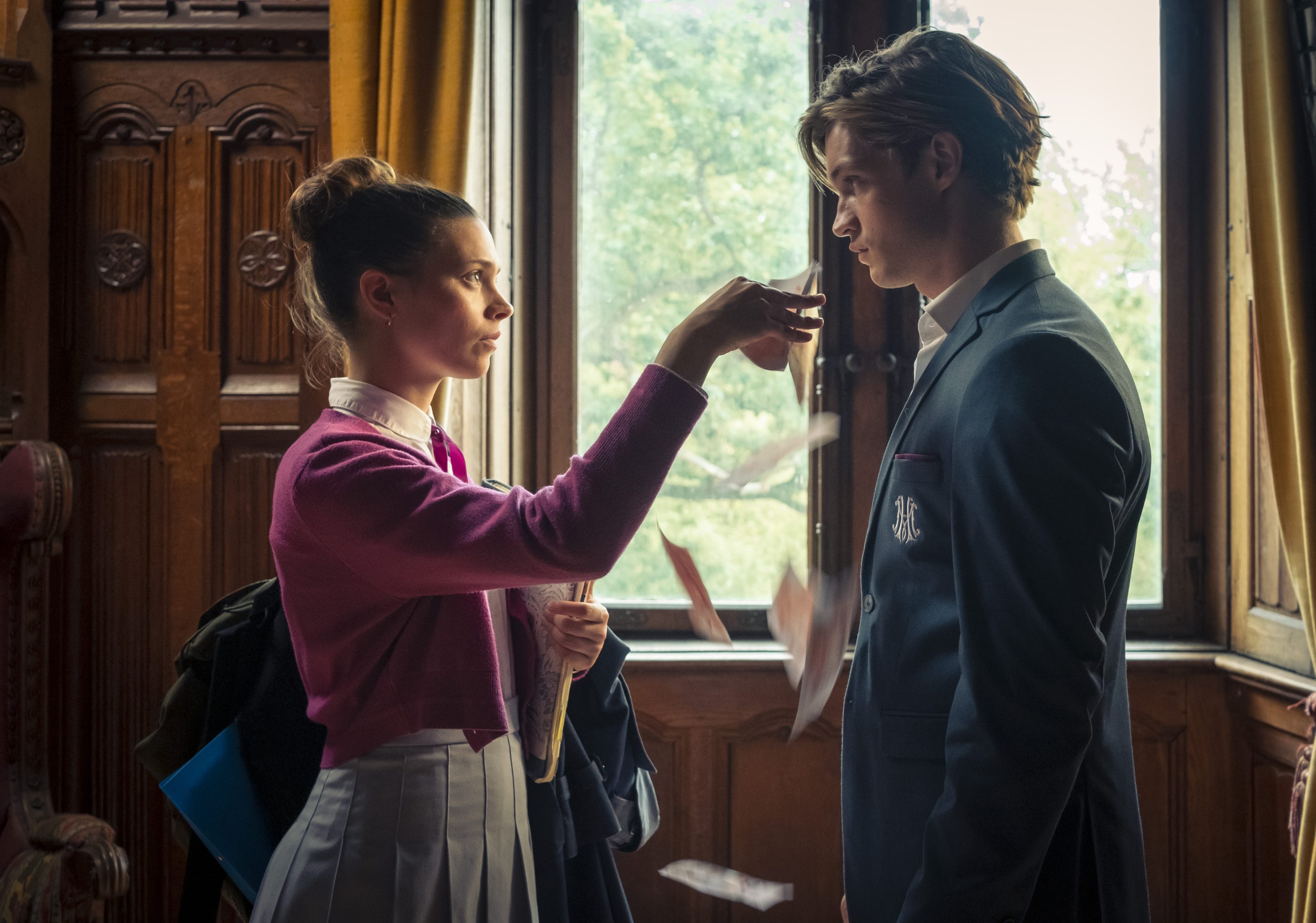 MAXTON HALL – DIE WELT ZWISCHEN UNS exklusiv verfügbar ab 9. Mai 2024 bei Prime Video