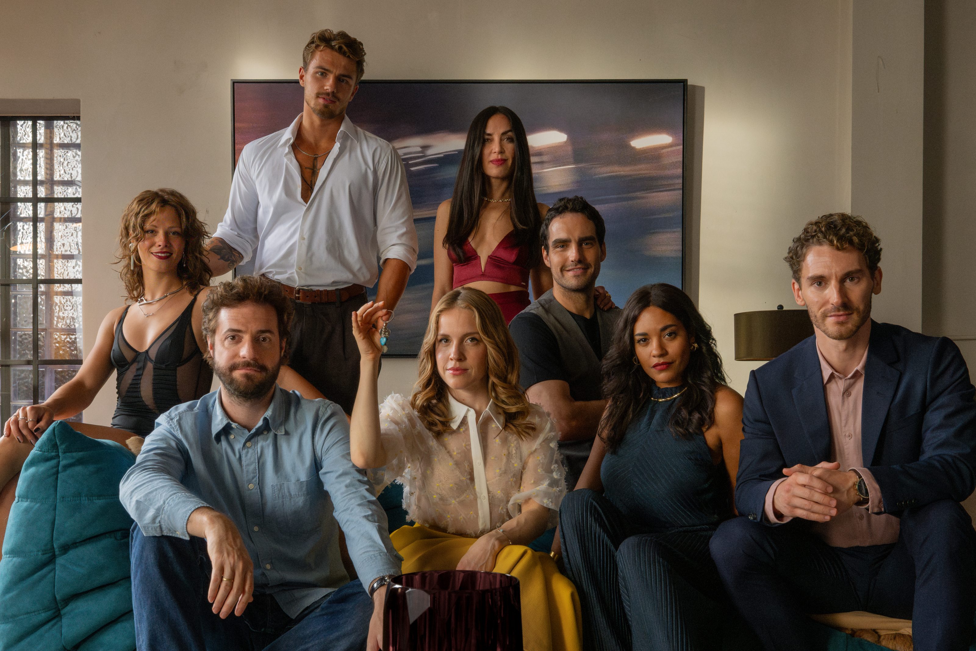 V.l.n.r.: Lilja van der Zwaag als Siena, Fridolin Sandmeyer als Paul, Eric Cordes als Samu, Paula Kalenberg als Anna, Mona Pirzad als Bella, Pascal Houdus als Leo, Salka Weber als Julie und Martin Bruchmann als Valentin